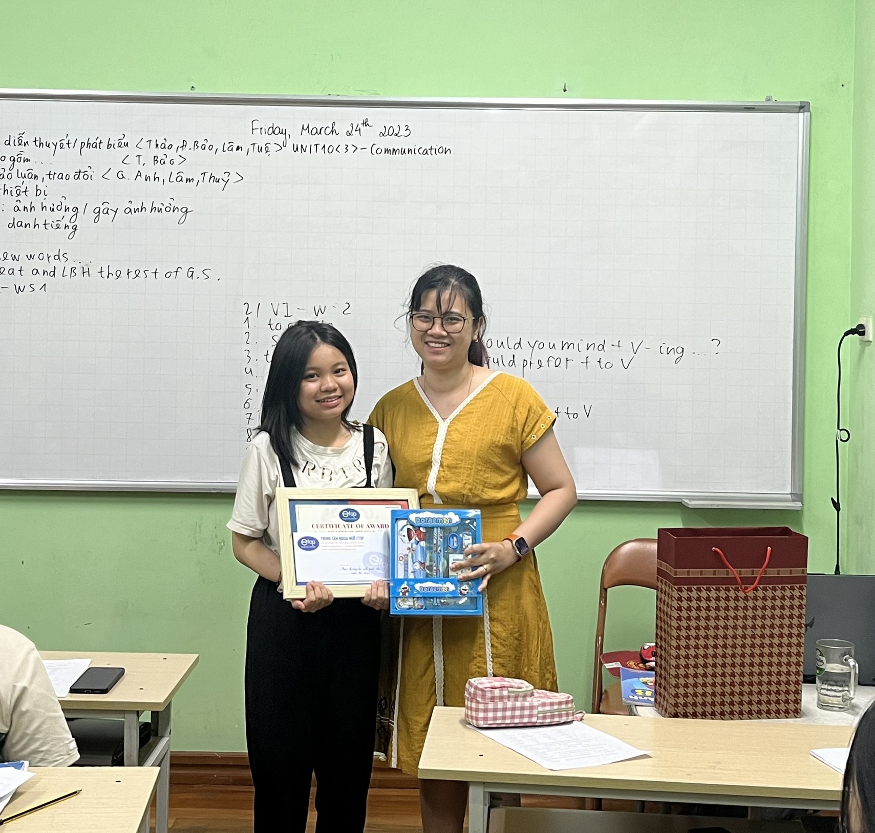 Trao thưởng học sinh tiêu biểu ETOP năm 2022